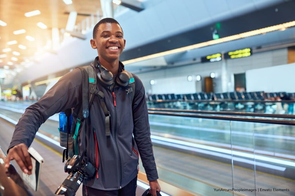 destinos para viajar en 2026, Viajero contento conociendo sus lugares favoritos, Más Estilo de Vida