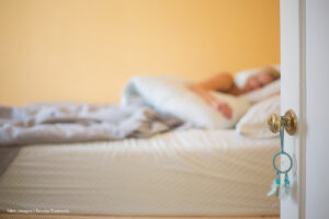 beneficios de dormir con la puerta abierta, beneficios de dormir con la puerta abierta para la salud, Más Estilo de Vida